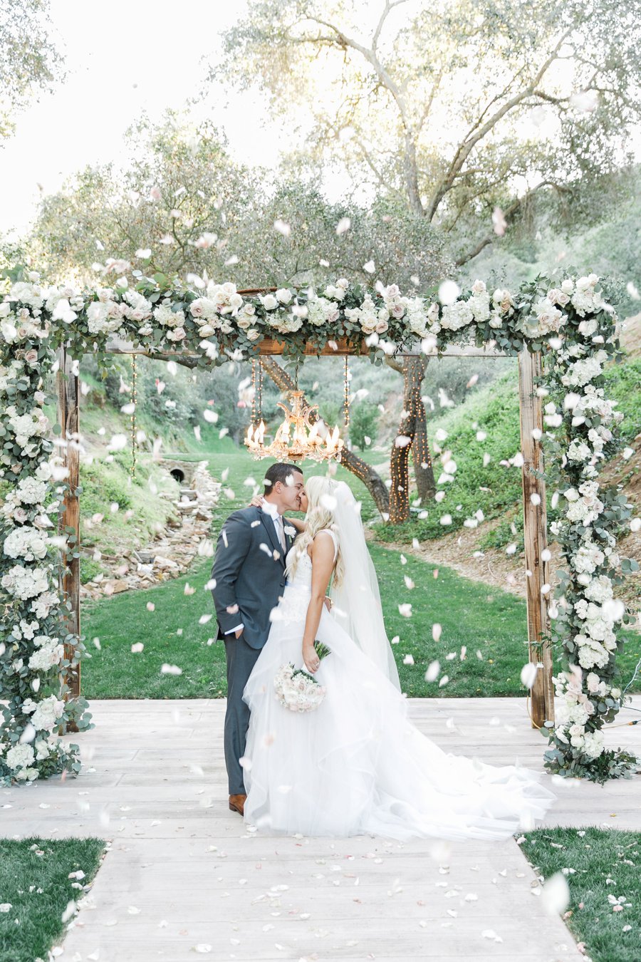 A Romantic Blush & Gold California Wedding via TheELD.com