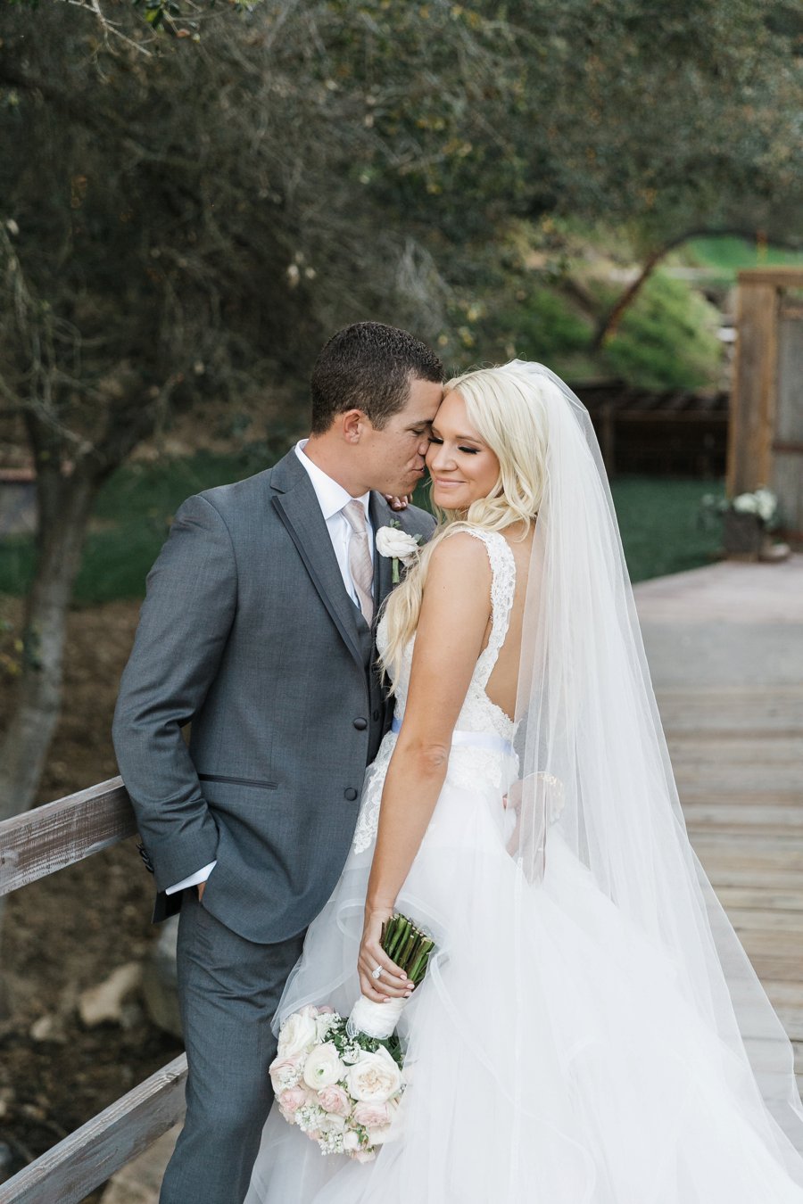 A Romantic Blush & Gold California Wedding via TheELD.com