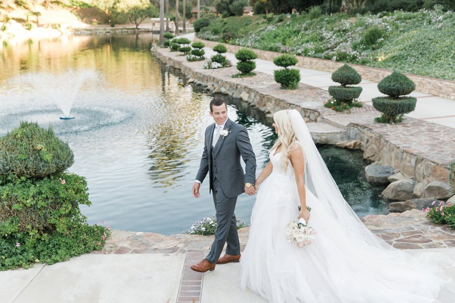 A Romantic Blush & Gold California Wedding via TheELD.com