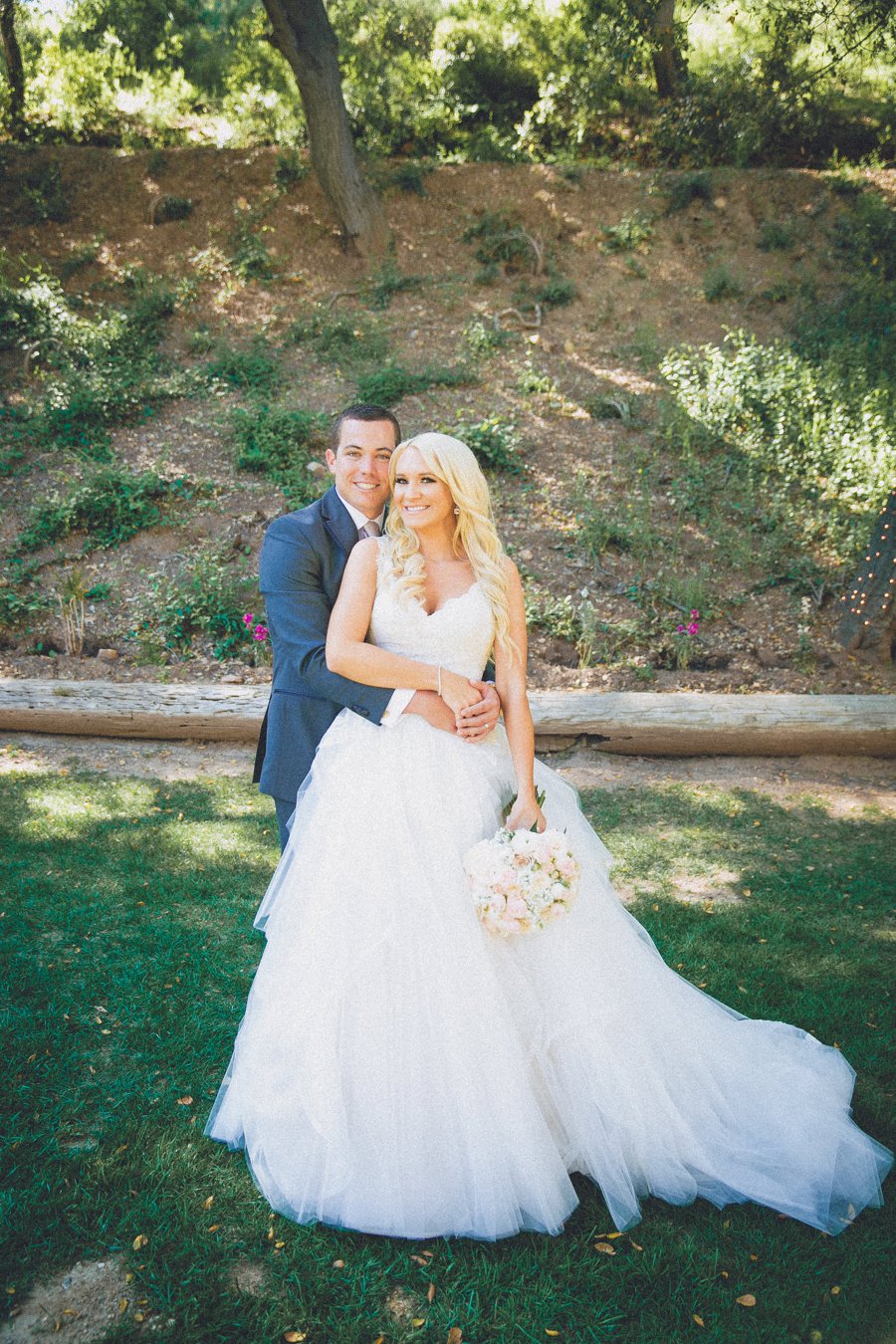 A Romantic Blush & Gold California Wedding via TheELD.com