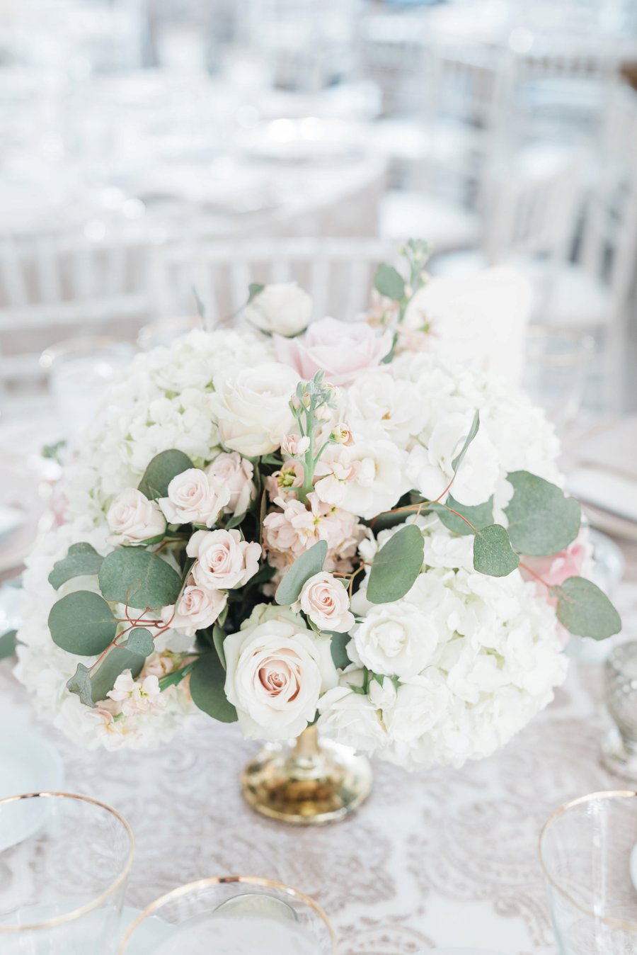 A Romantic Blush & Gold California Wedding via TheELD.com