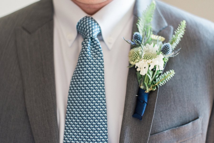 An Elegant Navy & White North Carolina Wedding via TheELD.com