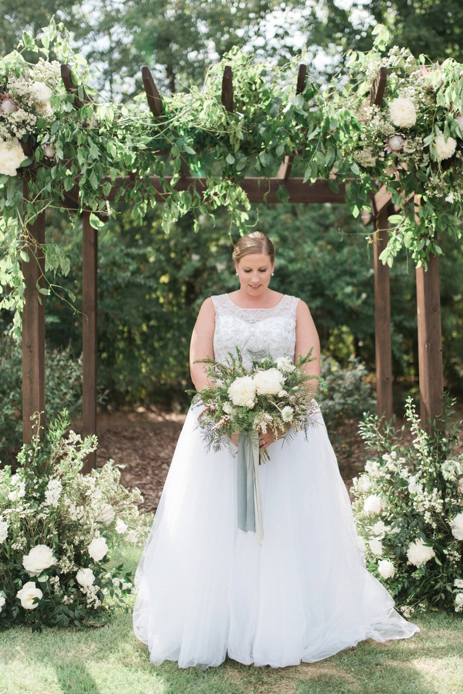 An Elegant Navy & White North Carolina Wedding via TheELD.com