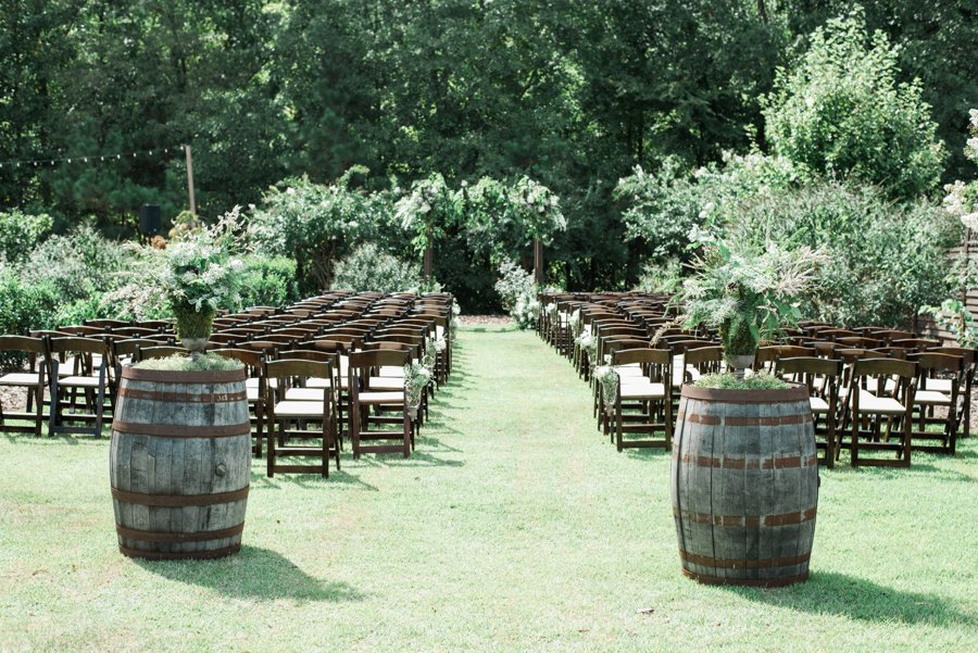 An Elegant Navy & White North Carolina Wedding via TheELD.com