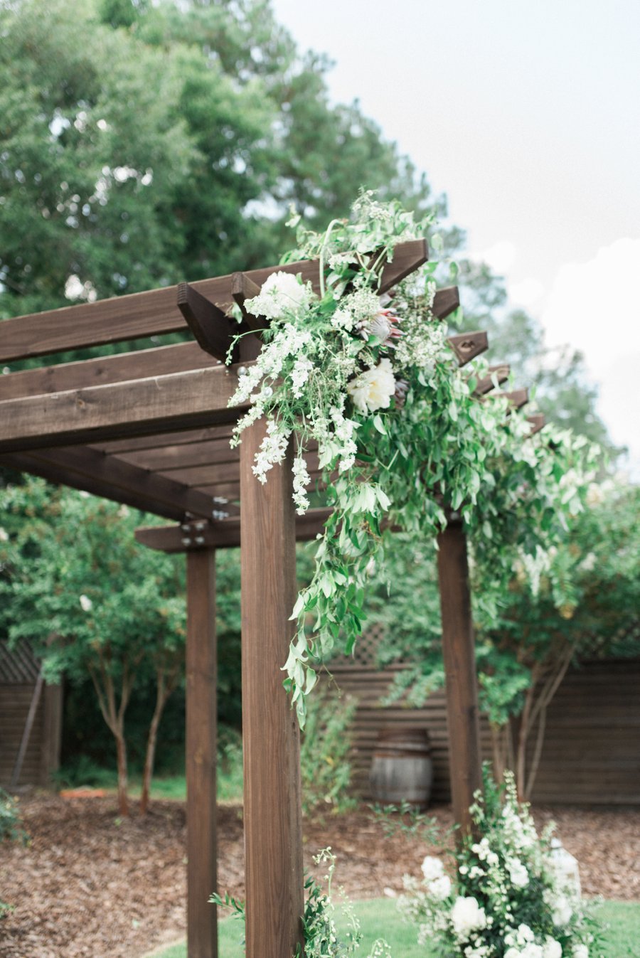 An Elegant Navy & White North Carolina Wedding via TheELD.com