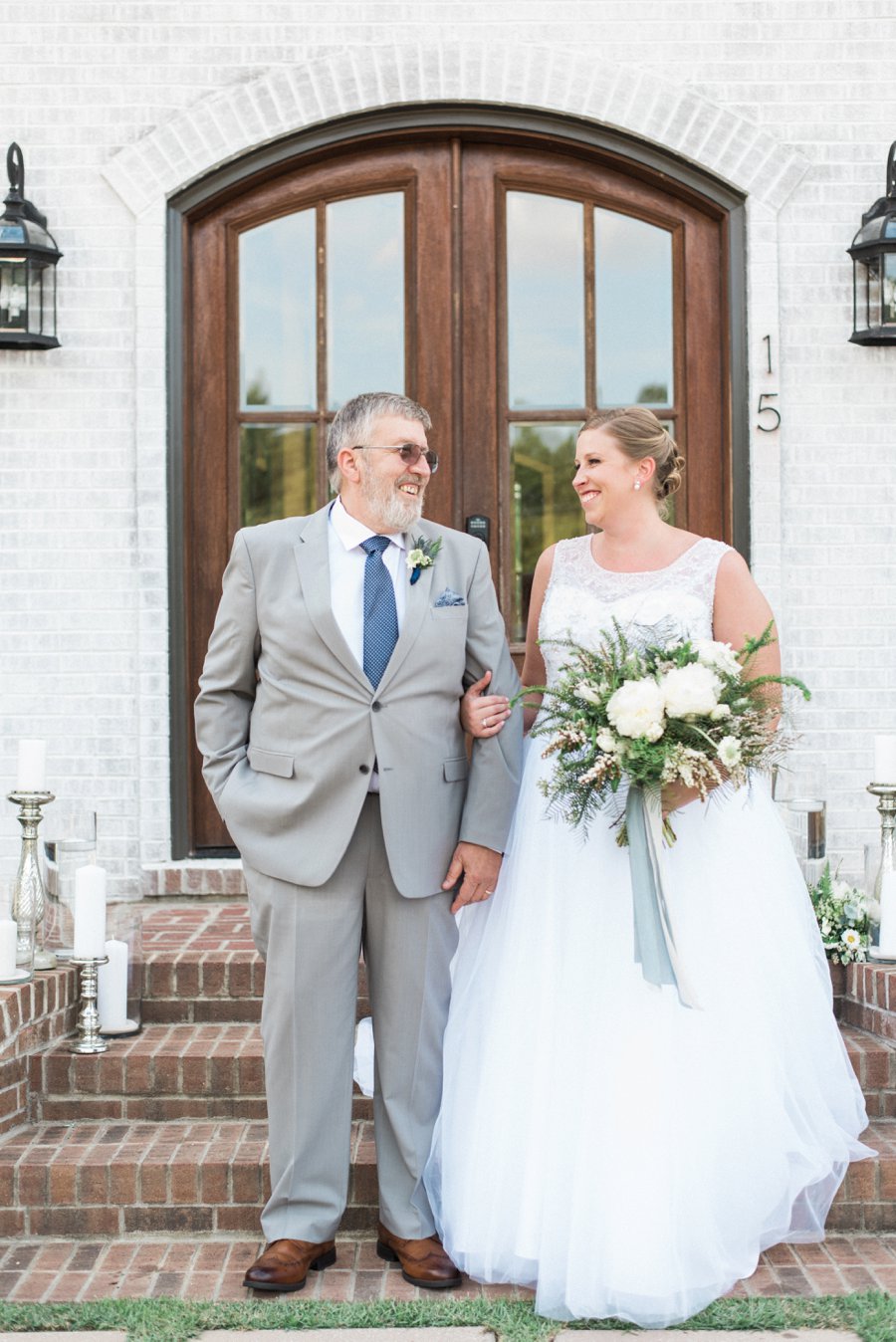 An Elegant Navy & White North Carolina Wedding via TheELD.com