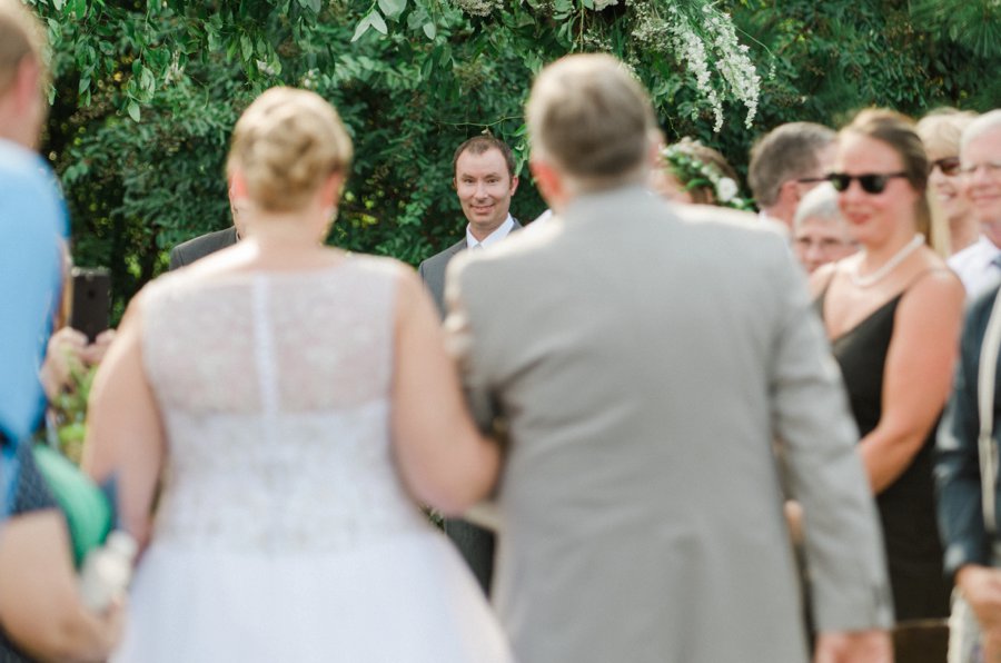 An Elegant Navy & White North Carolina Wedding via TheELD.com