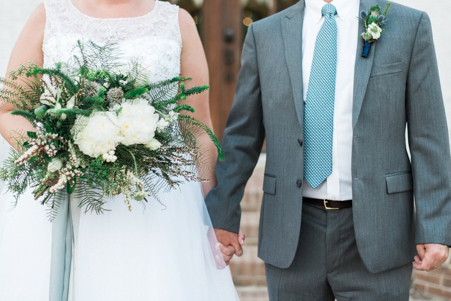 An Elegant Navy & White North Carolina Wedding via TheELD.com