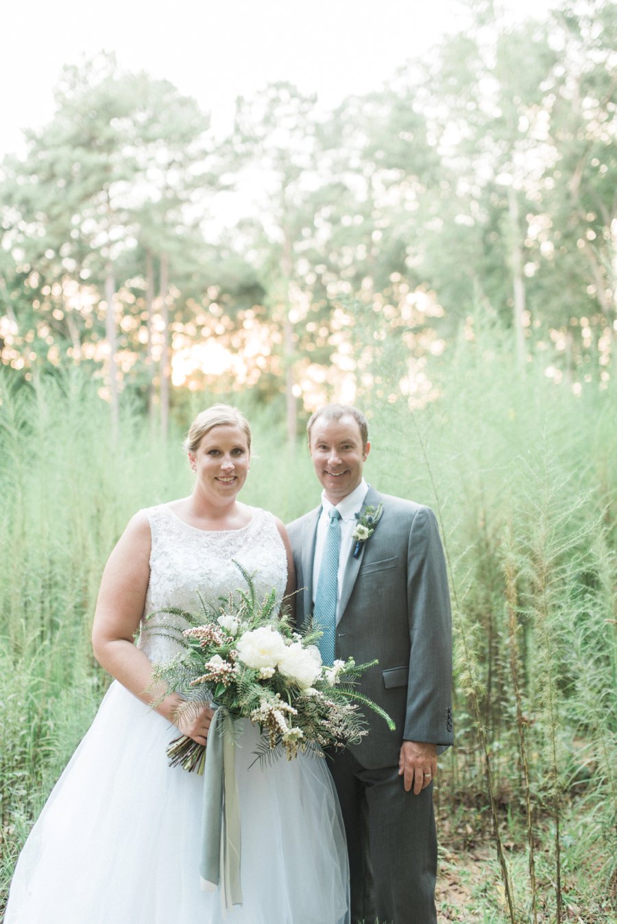 An Elegant Navy & White North Carolina Wedding via TheELD.com