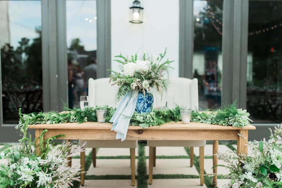 An Elegant Navy & White North Carolina Wedding via TheELD.com