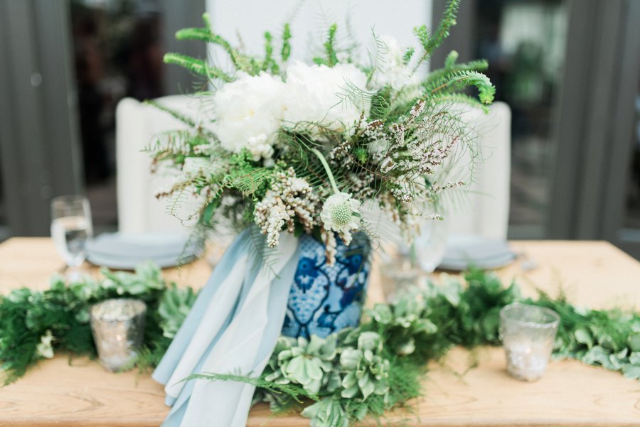 An Elegant Navy & White North Carolina Wedding via TheELD.com