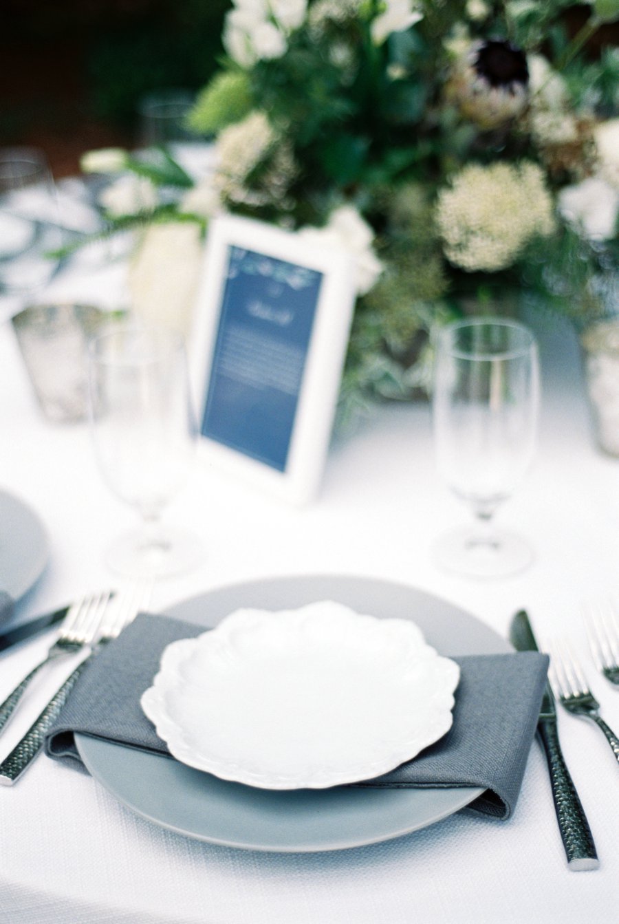 An Elegant Navy & White North Carolina Wedding via TheELD.com