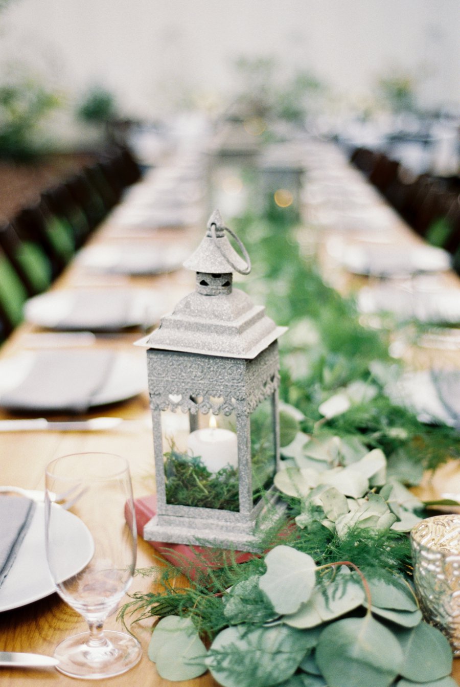 An Elegant Navy & White North Carolina Wedding via TheELD.com