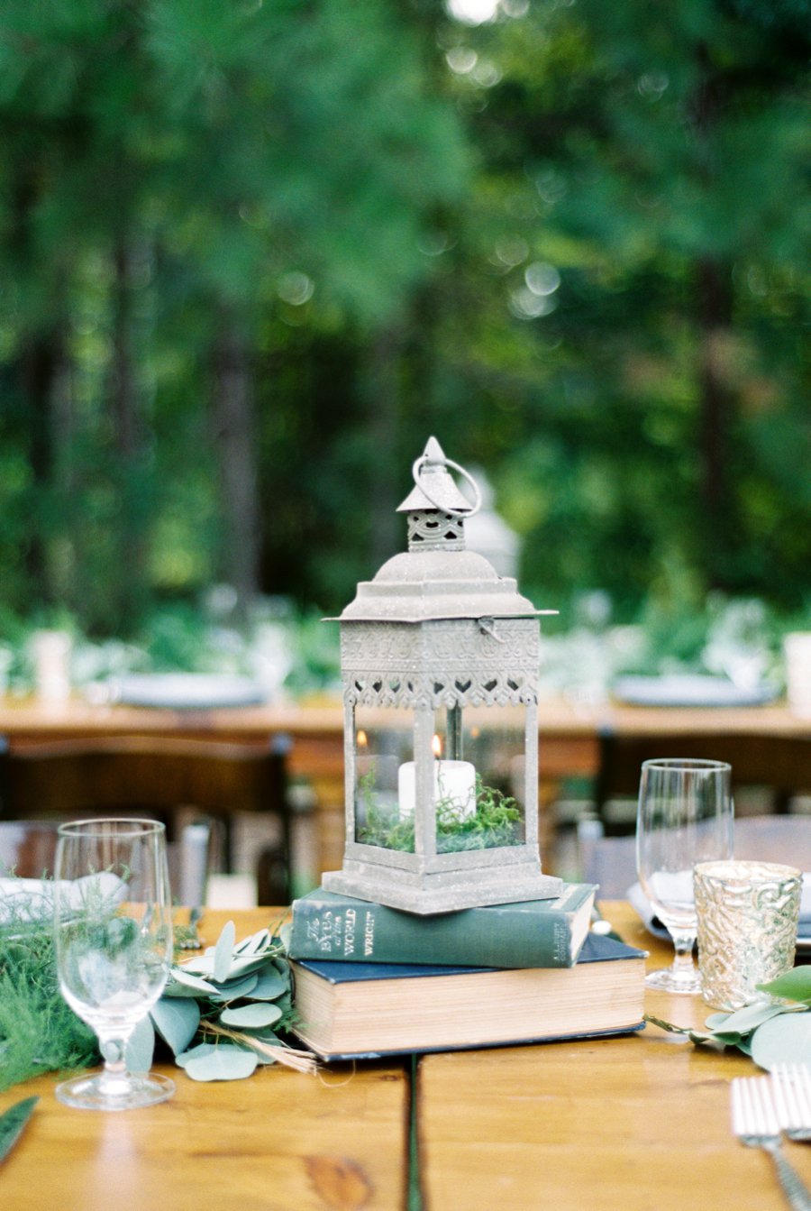 An Elegant Navy & White North Carolina Wedding via TheELD.com