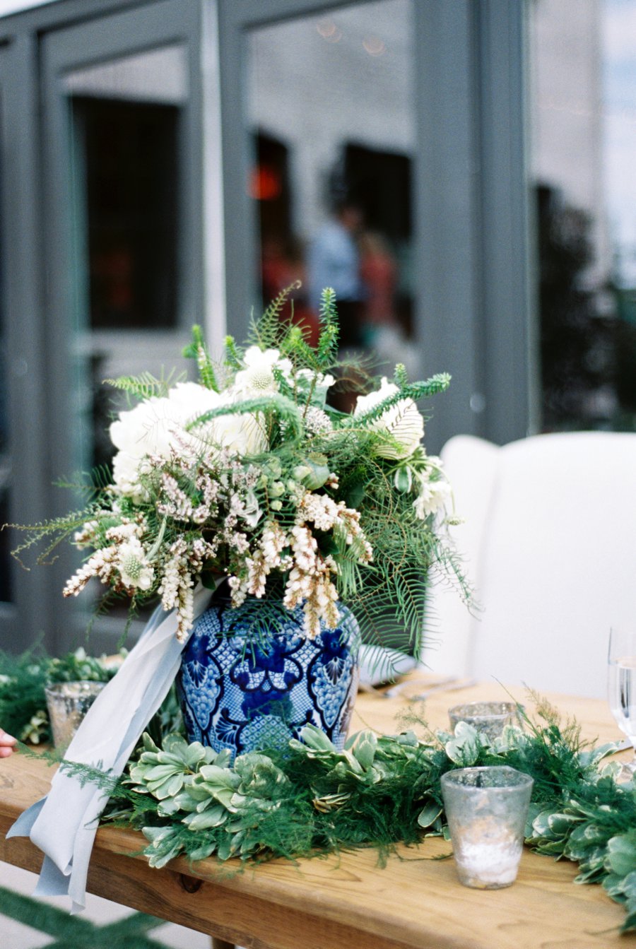 An Elegant Navy & White North Carolina Wedding via TheELD.com