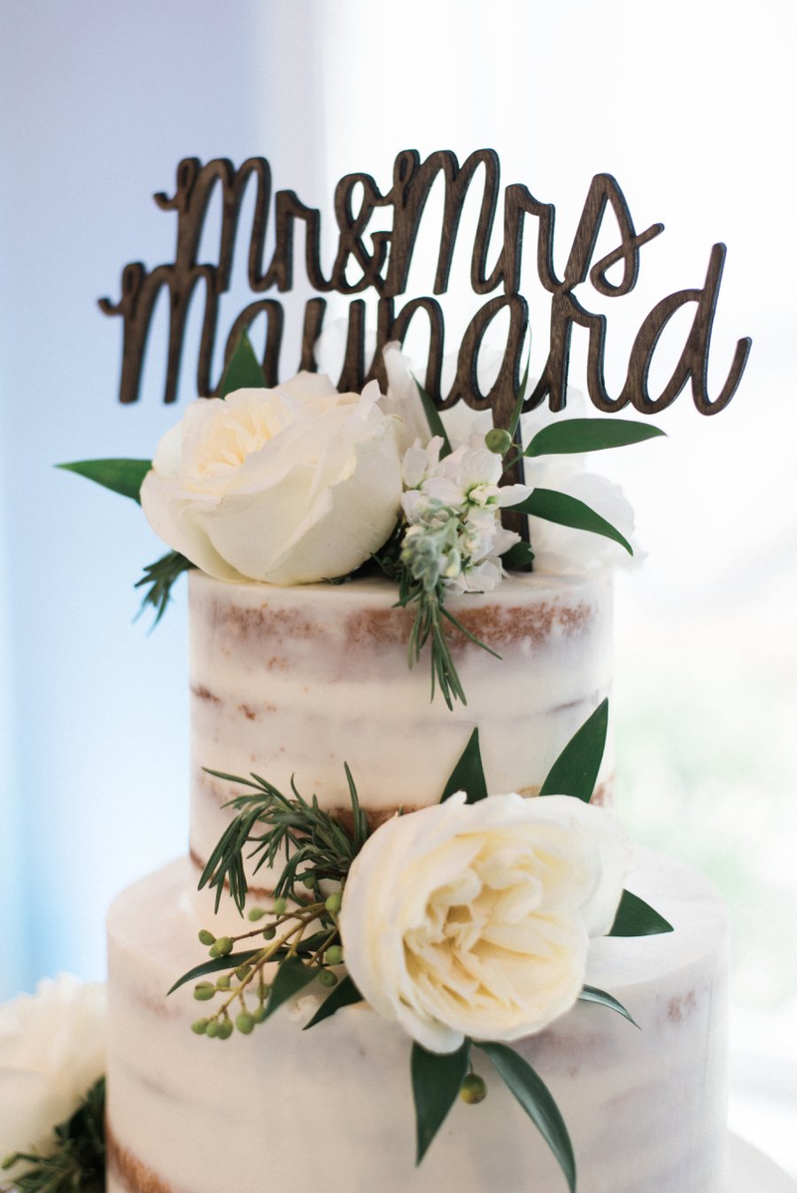 An Elegant Navy & White North Carolina Wedding via TheELD.com