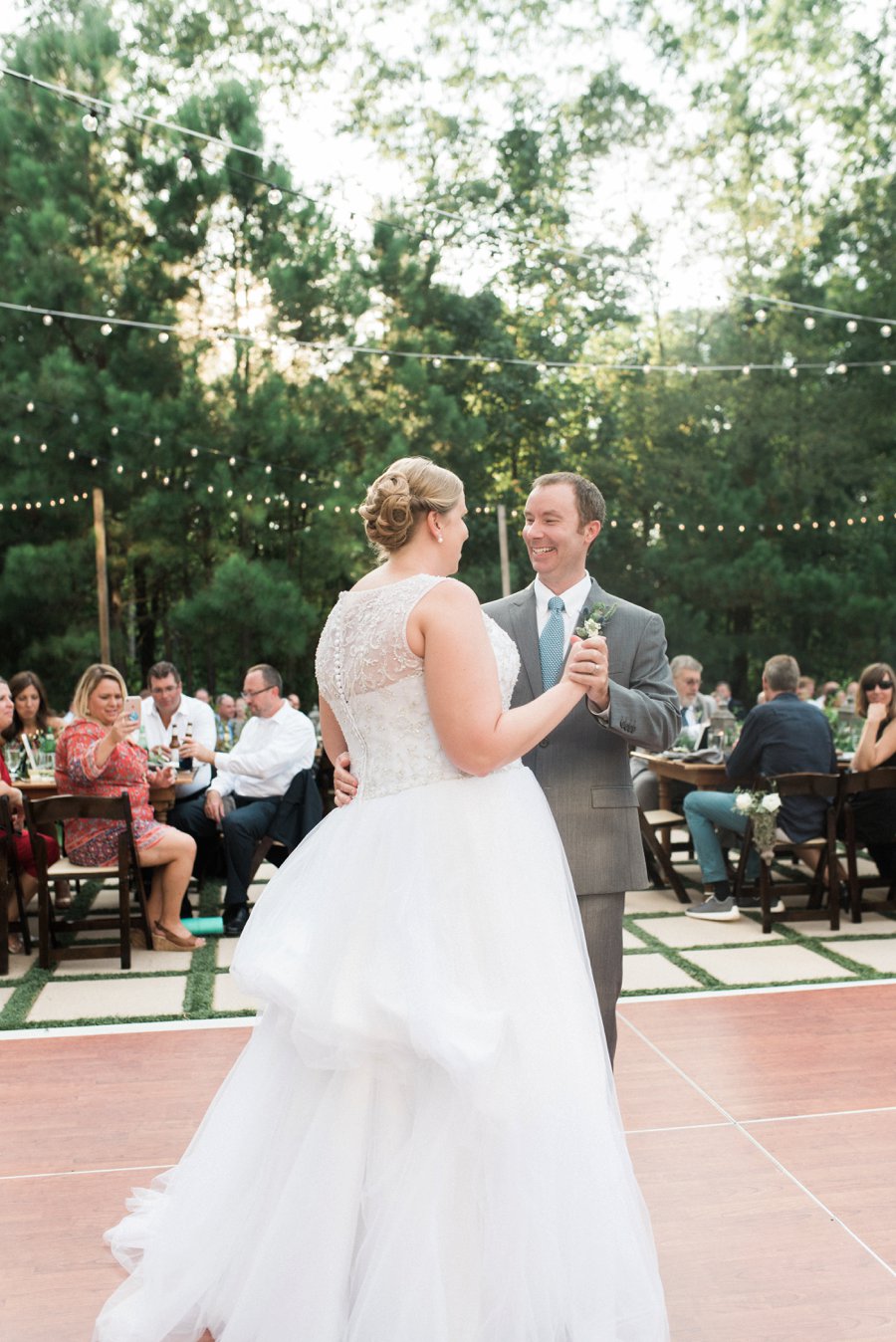 An Elegant Navy & White North Carolina Wedding via TheELD.com