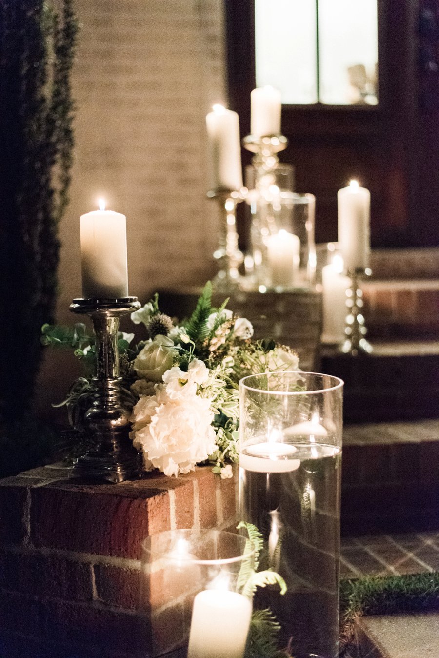 An Elegant Navy & White North Carolina Wedding via TheELD.com