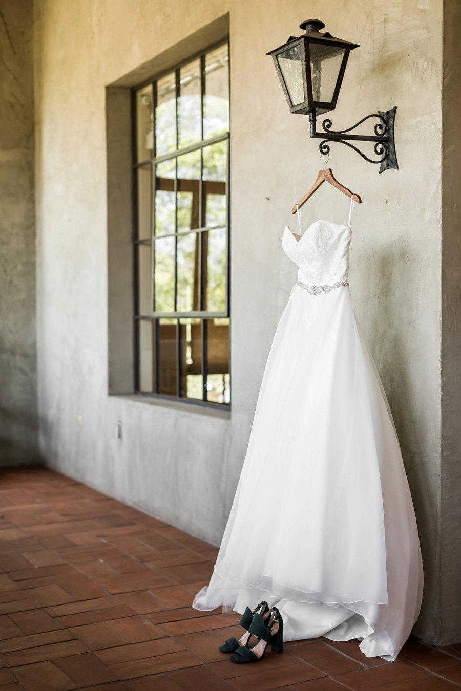 An Elegant Green & White Industrial Georgia Wedding via TheELD.com