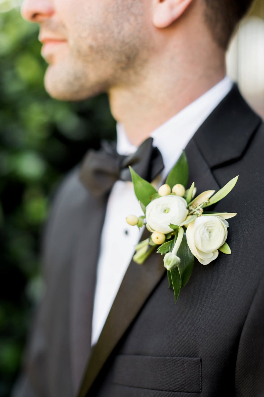 An Elegant Green & White Industrial Georgia Wedding via TheELD.com