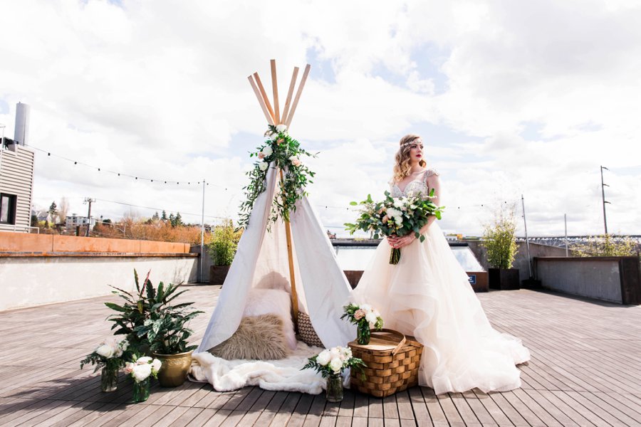 Green & White Modern Ethereal Wedding Ideas via TheELD.com