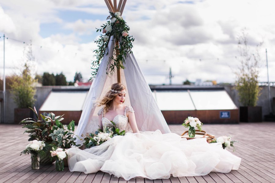 Green & White Modern Ethereal Wedding Ideas via TheELD.com