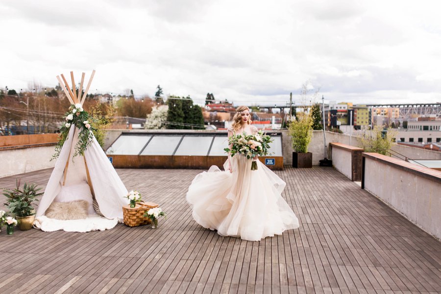 Green & White Modern Ethereal Wedding Ideas via TheELD.com