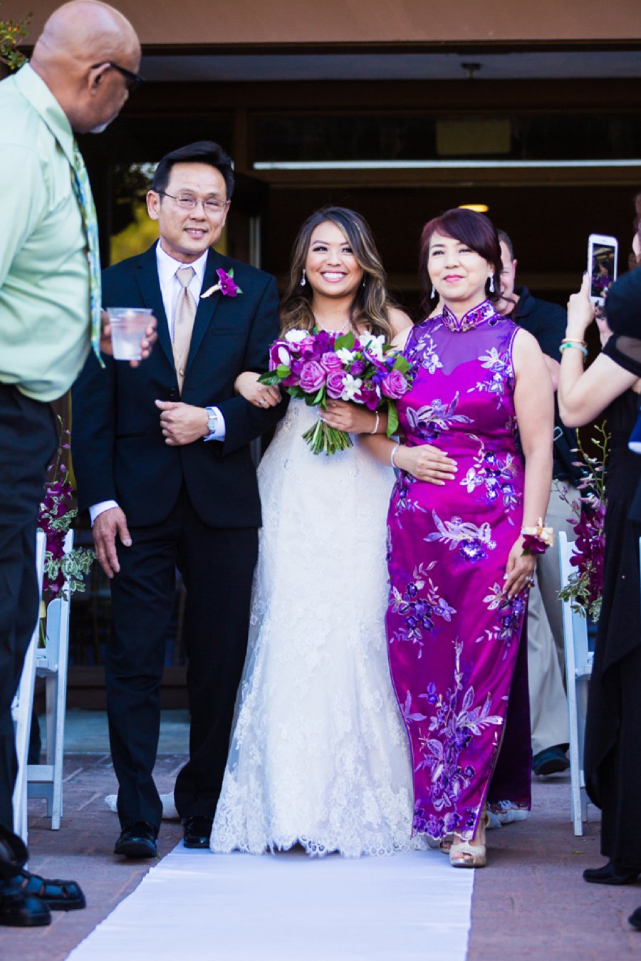 A Modern & Elegant Purple California Wedding via TheELD.com