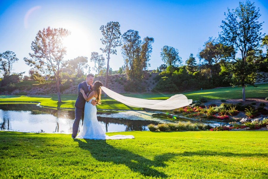 A Modern & Elegant Purple California Wedding via TheELD.com