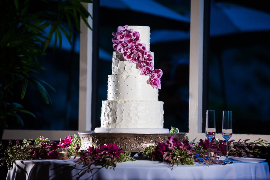 A Modern & Elegant Purple California Wedding via TheELD.com