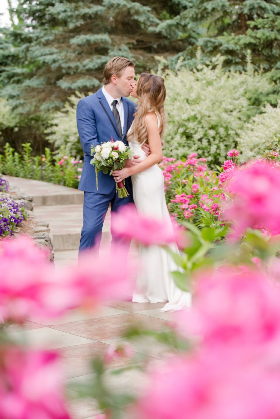 A Summer Red & Blue Rustic Boho Hudson Valley Wedding via TheELD.com