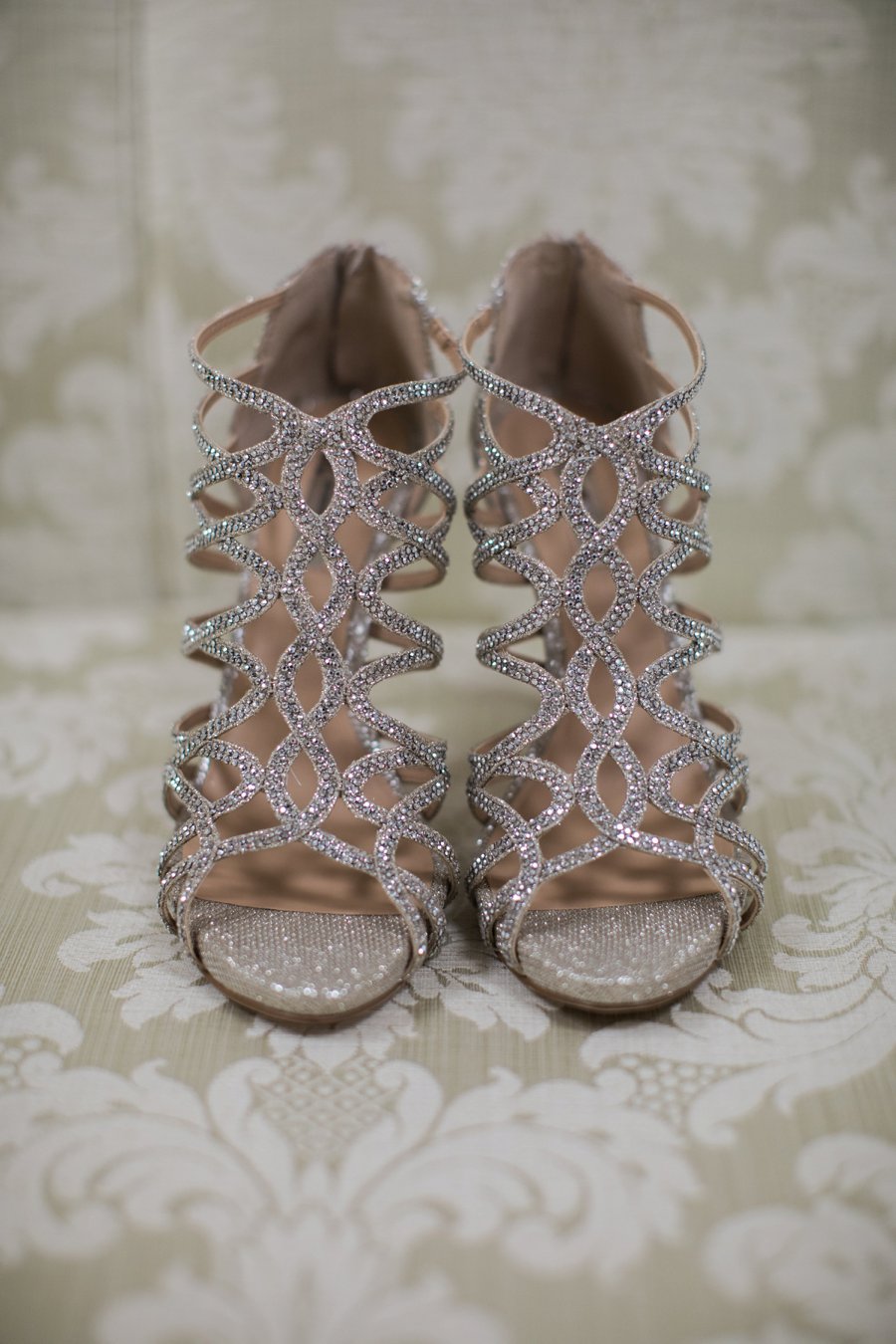 A Modern Elegant Blush & Gray Delaware Wedding via TheELD.com