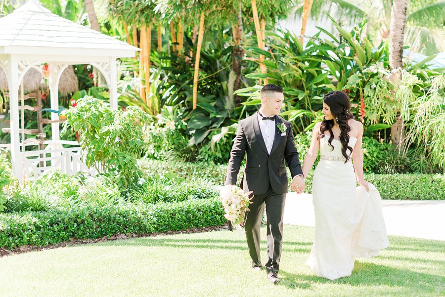 A Glamorous Black, White, & Gold Miami Wedding via TheELD.com