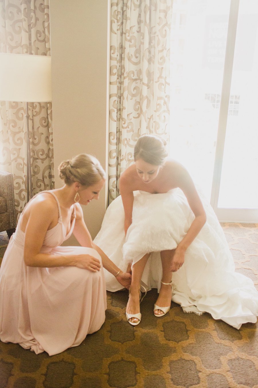 A Classic Pink & White Dallas Wedding via TheELD.com