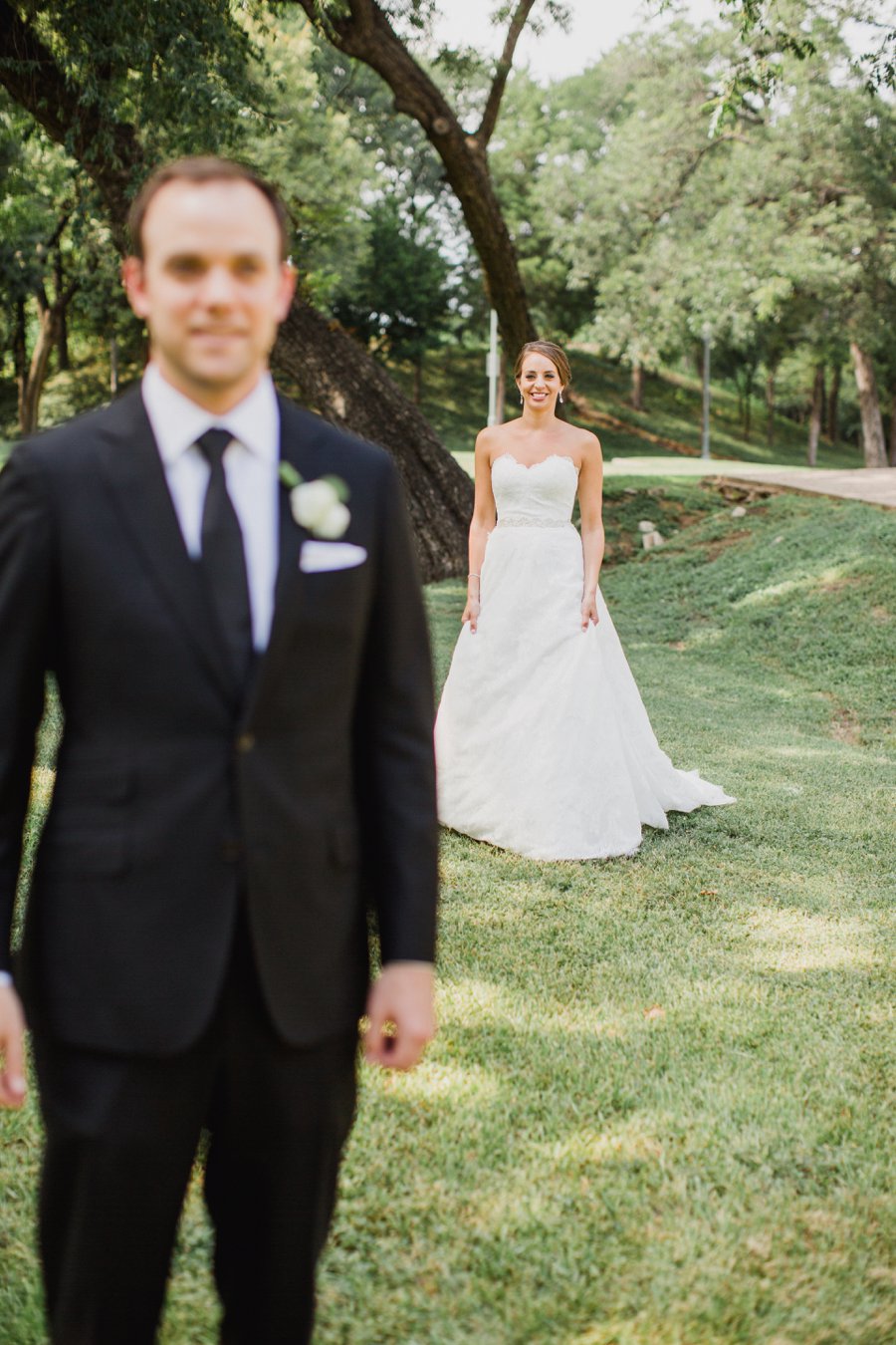 A Classic Pink & White Dallas Wedding via TheELD.com