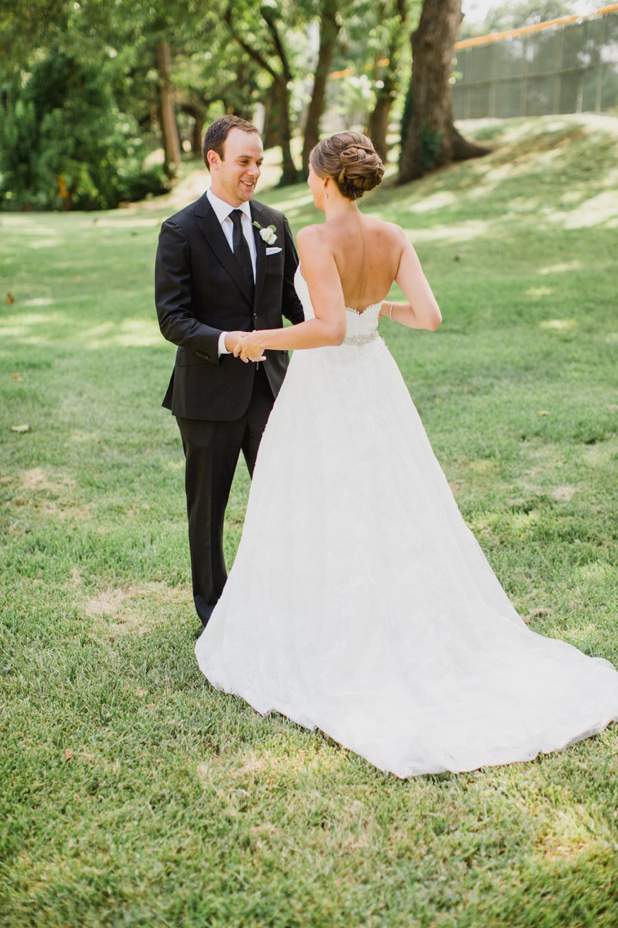 A Classic Pink & White Dallas Wedding via TheELD.com