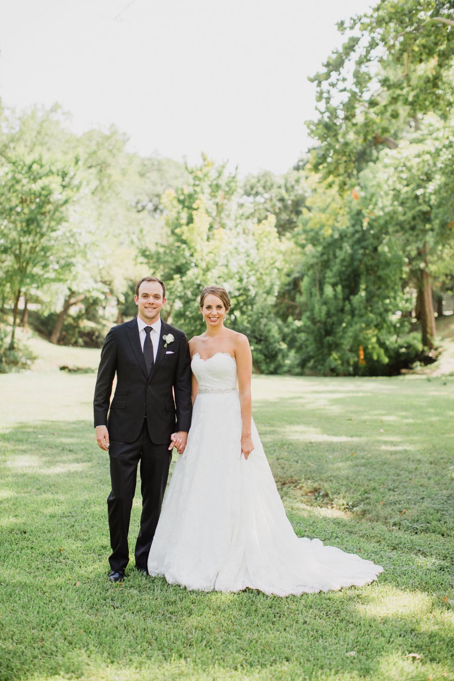 A Classic Pink & White Dallas Wedding via TheELD.com