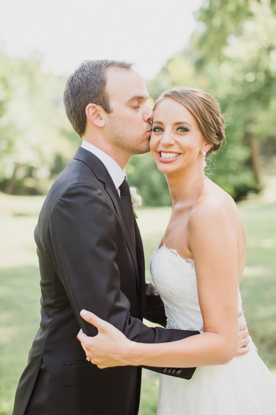 A Classic Pink & White Dallas Wedding via TheELD.com