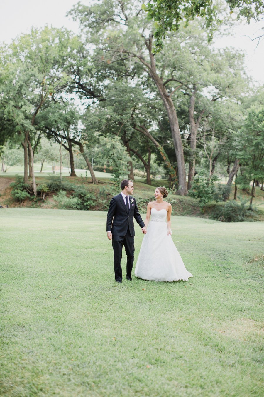 A Classic Pink & White Dallas Wedding via TheELD.com