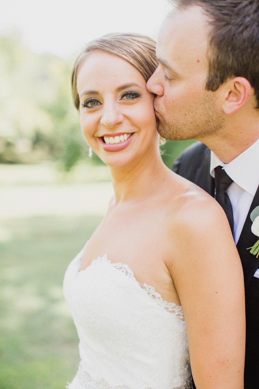 A Classic Pink & White Dallas Wedding via TheELD.com