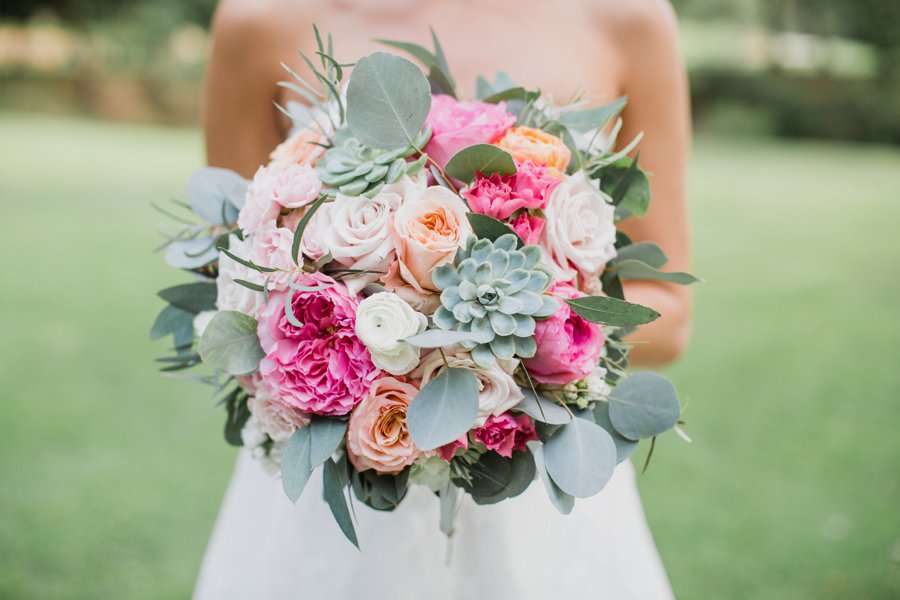 A Classic Pink & White Dallas Wedding via TheELD.com