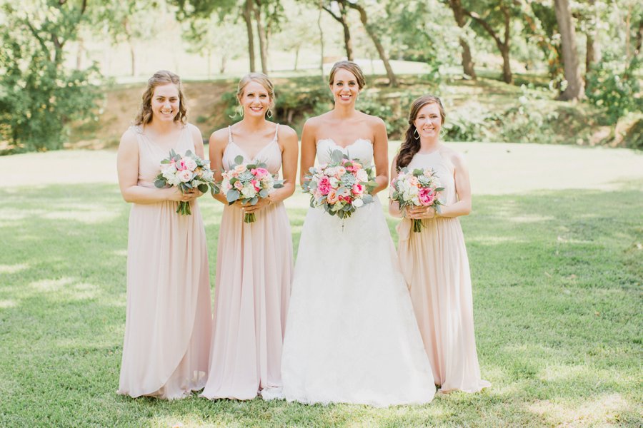 A Classic Pink & White Dallas Wedding via TheELD.com