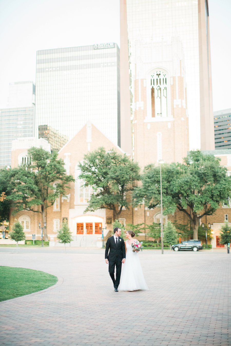 A Classic Pink & White Dallas Wedding via TheELD.com