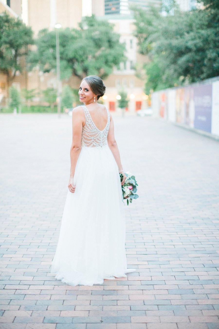 A Classic Pink & White Dallas Wedding via TheELD.com