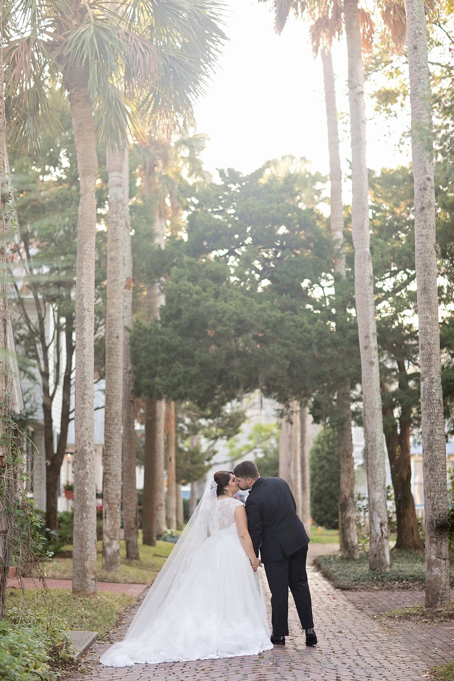 A Green & White Elegant Wedding In Saint Augustine via TheELD.com