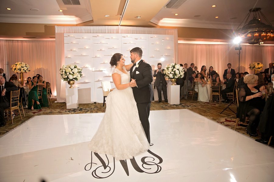 A Green & White Elegant Wedding In Saint Augustine via TheELD.com