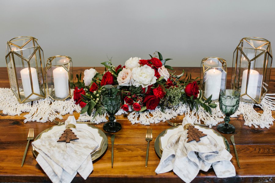 12 Days of Christmas Tabletops: 5 Golden Rings via TheELD.com