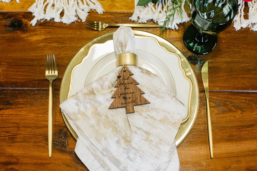 12 Days of Christmas Tabletops: 5 Golden Rings via TheELD.com