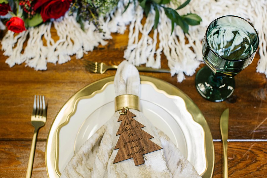 12 Days of Christmas Tabletops: 5 Golden Rings via TheELD.com