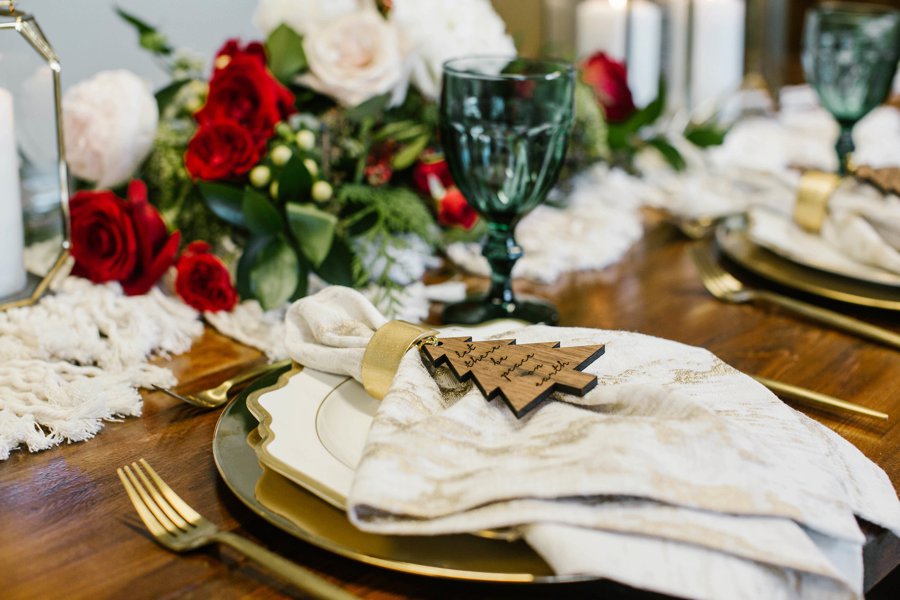 12 Days of Christmas Tabletops: 5 Golden Rings via TheELD.com